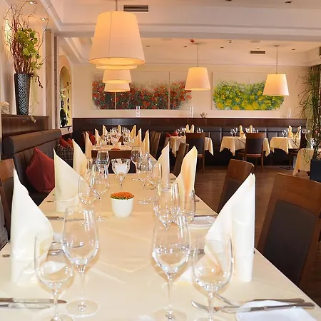 Restaurant Haeupl ホテル 4*