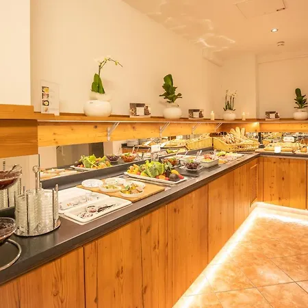 Restaurant Haeupl فندق 4*